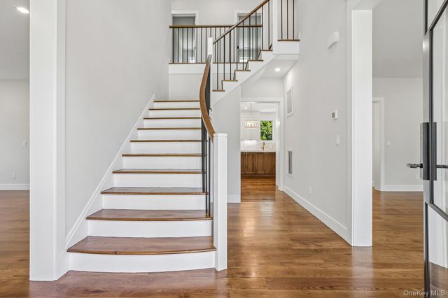 41 Potters Lane, New Rochelle, NY 10805