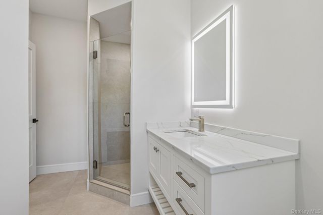 41 Potters Lane, New Rochelle, NY 10805