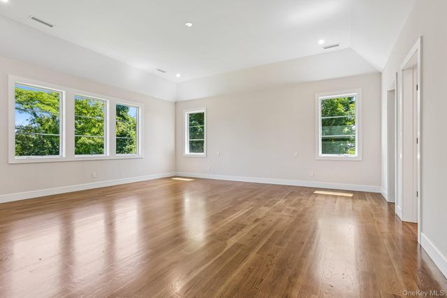 41 Potters Lane, New Rochelle, NY 10805