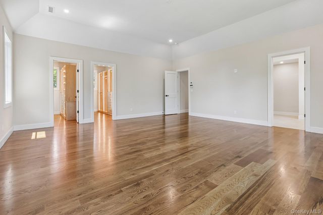 41 Potters Lane, New Rochelle, NY 10805