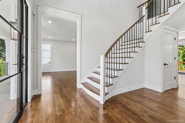 41 Potters Lane, New Rochelle, NY 10805