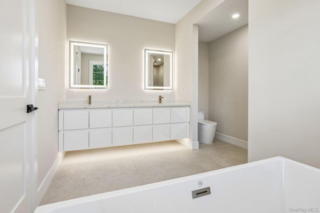41 Potters Lane, New Rochelle, NY 10805