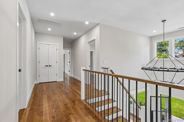 41 Potters Lane, New Rochelle, NY 10805