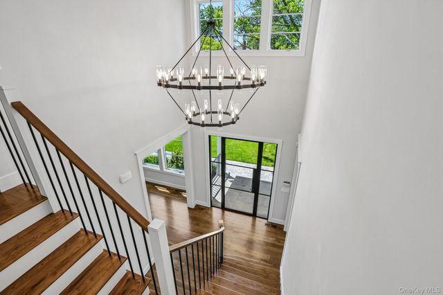 41 Potters Lane, New Rochelle, NY 10805