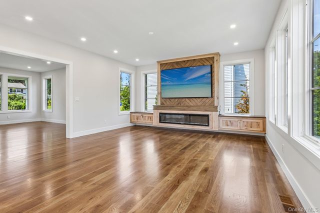 41 Potters Lane, New Rochelle, NY 10805