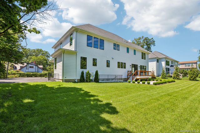 41 Potters Lane, New Rochelle, NY 10805
