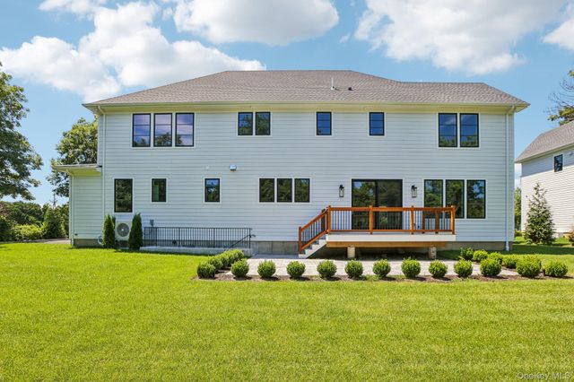 41 Potters Lane, New Rochelle, NY 10805