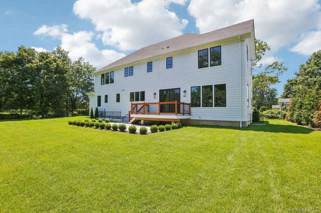 41 Potters Lane, New Rochelle, NY 10805