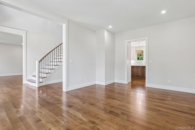 41 Potters Lane, New Rochelle, NY 10805