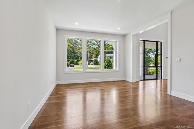 41 Potters Lane, New Rochelle, NY 10805