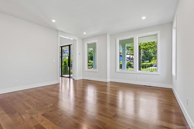 41 Potters Lane, New Rochelle, NY 10805