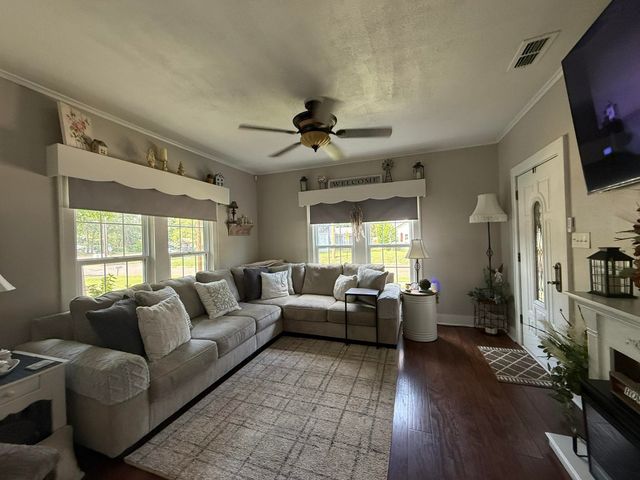 617 W SCOTT STREET, Gilmer, TX 75644