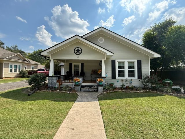 617 W SCOTT STREET, Gilmer, TX 75644