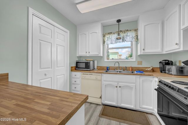 1503 Carolina Beach Avenue N Apt 1d, Carolina Beach, NC 28428