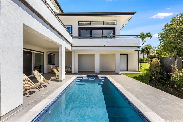 779 Moaniala Street, Honolulu, HI 96821