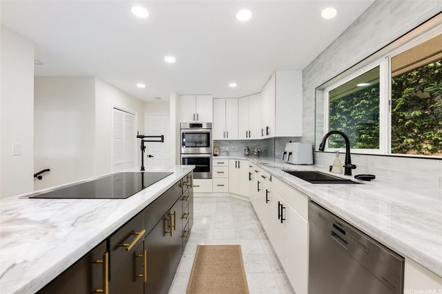 779 Moaniala Street, Honolulu, HI 96821