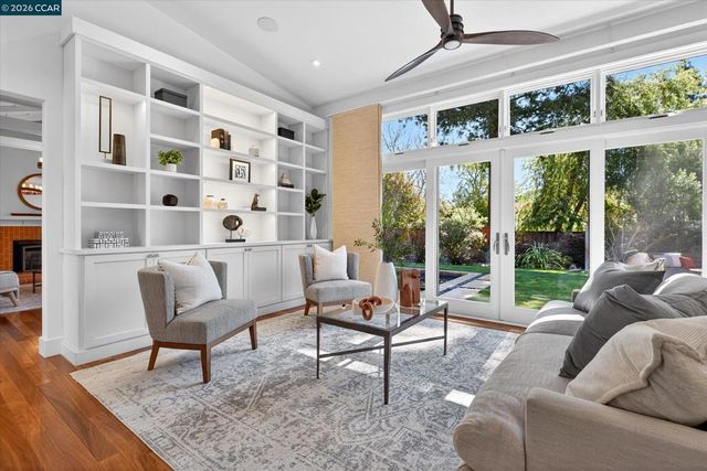 5 El Corte, Orinda, CA 94563