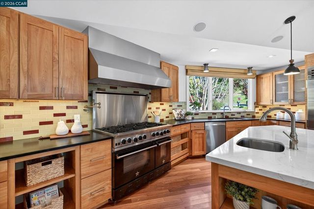 5 El Corte, Orinda, CA 94563