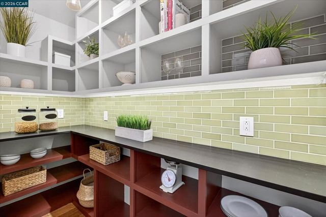 5 El Corte, Orinda, CA 94563