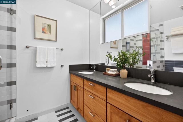 5 El Corte, Orinda, CA 94563