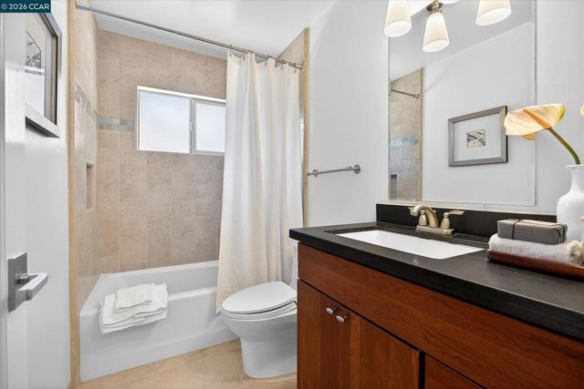 5 El Corte, Orinda, CA 94563