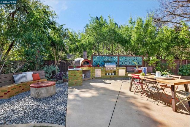 5 El Corte, Orinda, CA 94563