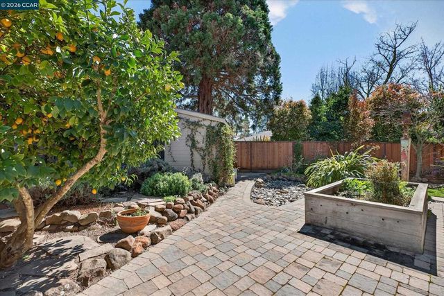 5 El Corte, Orinda, CA 94563