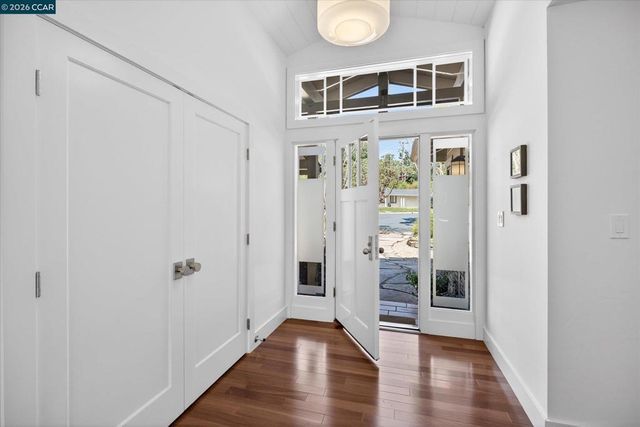 5 El Corte, Orinda, CA 94563