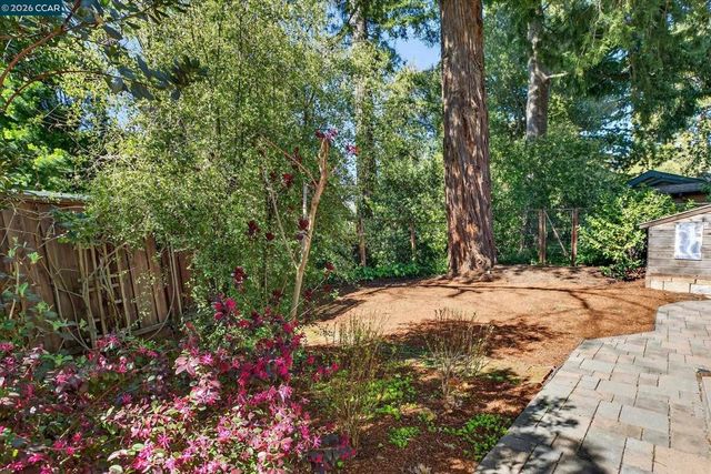 5 El Corte, Orinda, CA 94563