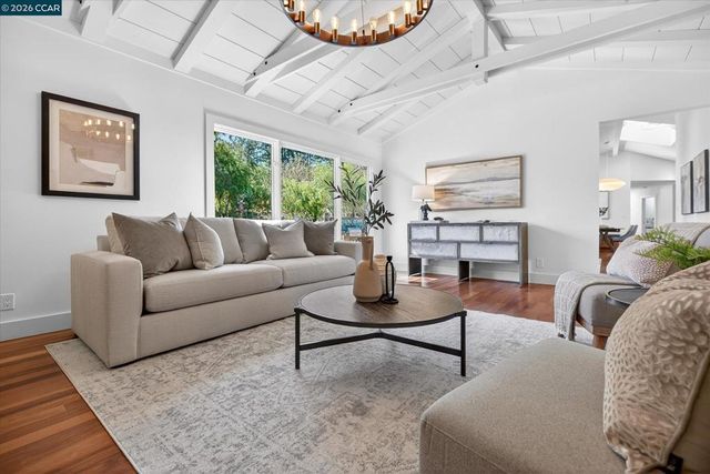 5 El Corte, Orinda, CA 94563