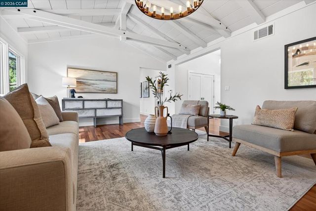 5 El Corte, Orinda, CA 94563