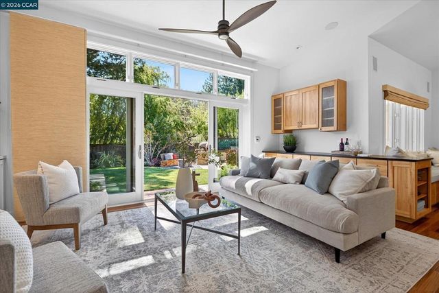 5 El Corte, Orinda, CA 94563