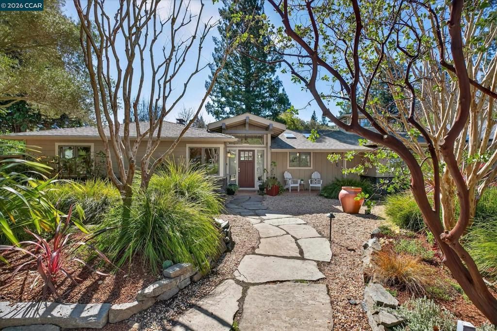 5 El Corte, Orinda, CA 94563