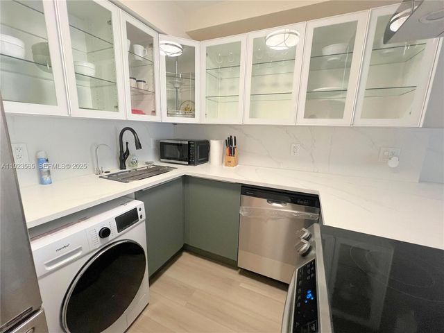 3660 NE 166th St 104, North Miami Beach, FL 33160