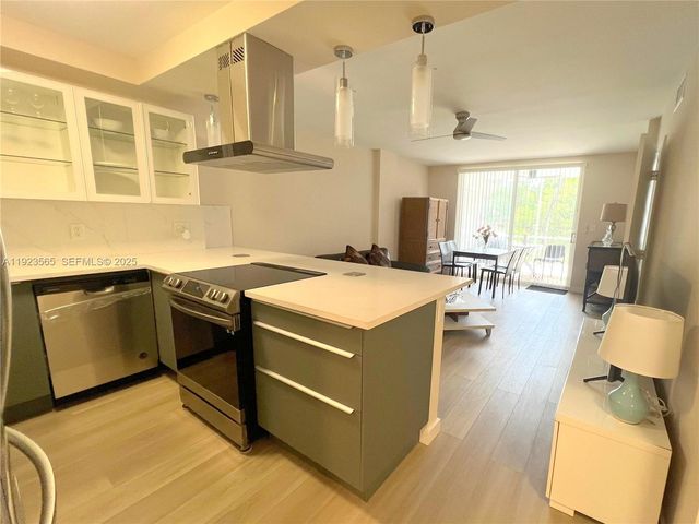 3660 NE 166th St 104, North Miami Beach, FL 33160