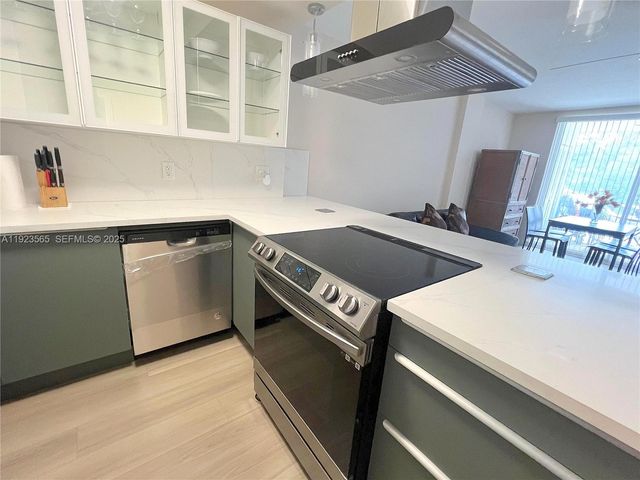 3660 NE 166th St 104, North Miami Beach, FL 33160