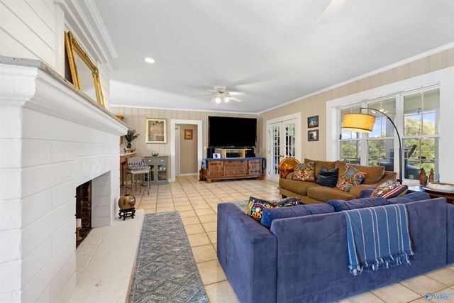 2331 Buck Island Drive, Guntersville, AL 35976