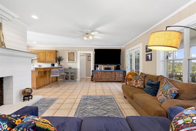 2331 Buck Island Drive, Guntersville, AL 35976