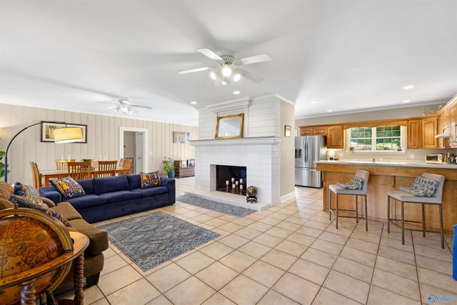 2331 Buck Island Drive, Guntersville, AL 35976