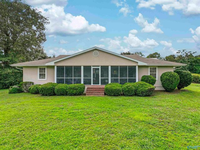 2331 Buck Island Drive, Guntersville, AL 35976