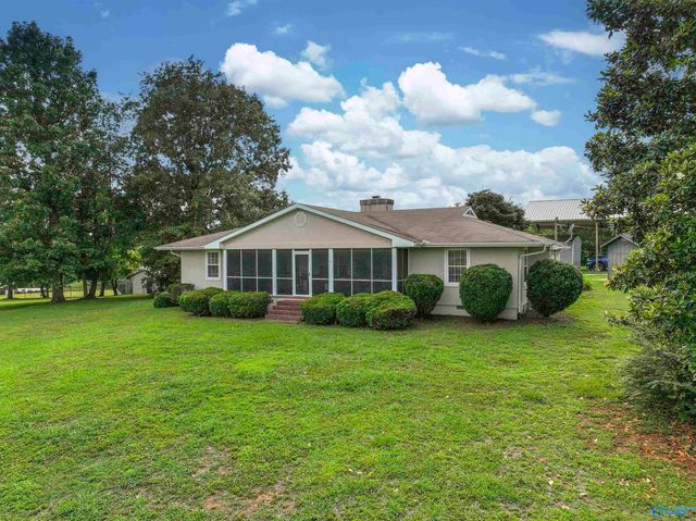2331 Buck Island Drive, Guntersville, AL 35976