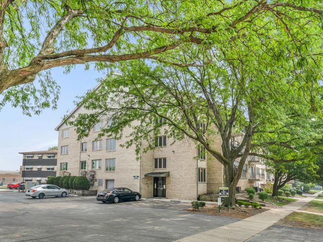 4530 W 93rd Street 2D, Oak Lawn, IL 60453