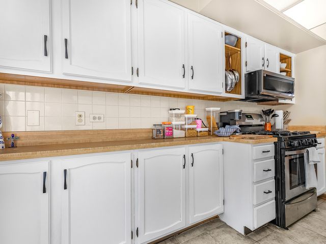 4530 W 93rd Street 2D, Oak Lawn, IL 60453