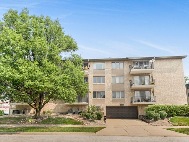 4530 W 93rd Street 2D, Oak Lawn, IL 60453