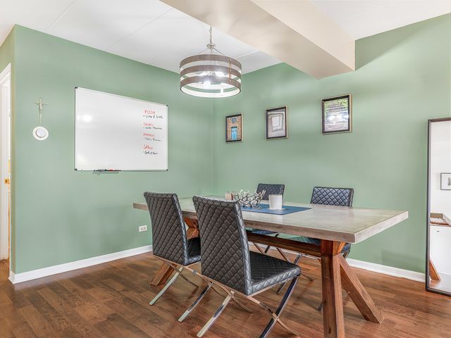 4530 W 93rd Street 2D, Oak Lawn, IL 60453