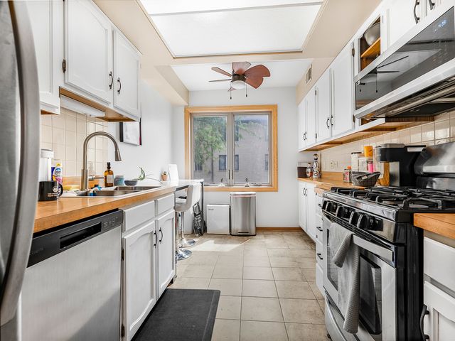 4530 W 93rd Street 2D, Oak Lawn, IL 60453