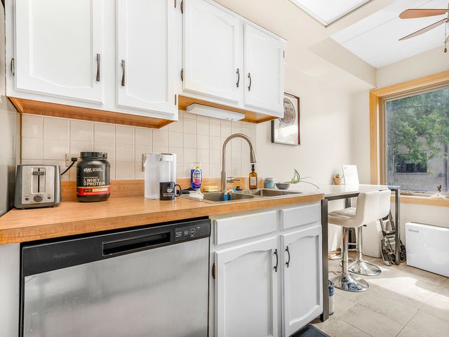 4530 W 93rd Street 2D, Oak Lawn, IL 60453