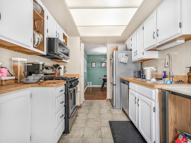 4530 W 93rd Street 2D, Oak Lawn, IL 60453