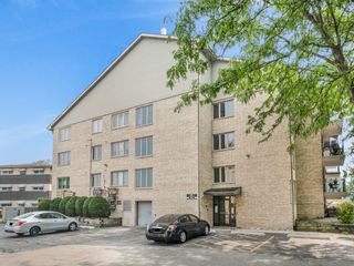4530 W 93rd Street 2D, Oak Lawn, IL 60453