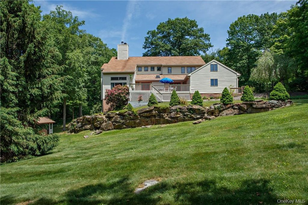 29 Cunningham Lane, Pawling, NY 12564